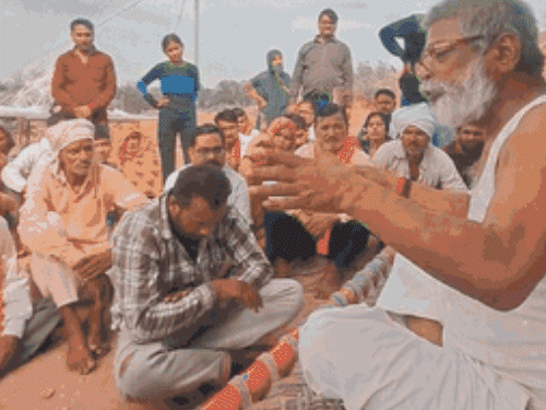 झांसी में दिव्य दरबार लगाता, बीमारियां ठीक करने का दावा करता; एक शिकायत से खुली पोल|झांसी,Jhansi - Dainik Bhaskar