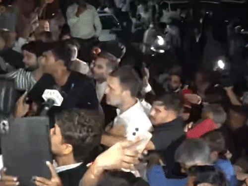 राहुल ने विपक्षी नेताओं के साथ आज सुप्रीम कोर्ट तक मार्च निकाला। 10 नेताओं ने चुनाव में गड़बड़ी को लेकर सुप्रीम कोर्ट में याचिका लगाई।