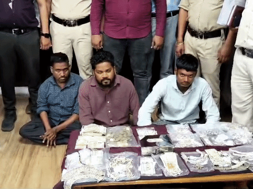 पुलिस ने मास्टरमाइंड समेत 3 आरोपियों को गिरफ्तार किया है।