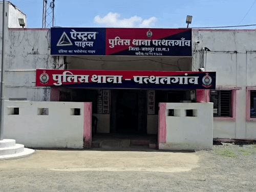 दूसरा हादसा पत्थलगांव थाना क्षेत्र का है।