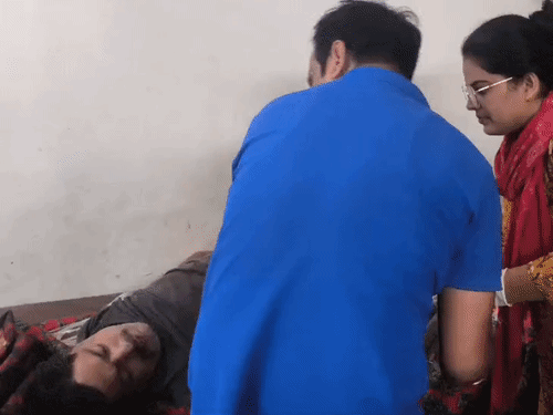 पूर्व विधायक अतर सिंह भड़ाना के सहयोगी गगन शर्मा हमले में घायल हो गए।