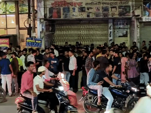 शिक्षक भर्ती परीक्षा पर रोक लगने के बाद बिलासपुर में प्रतियोगियों का गुस्सा फूट पड़ा।