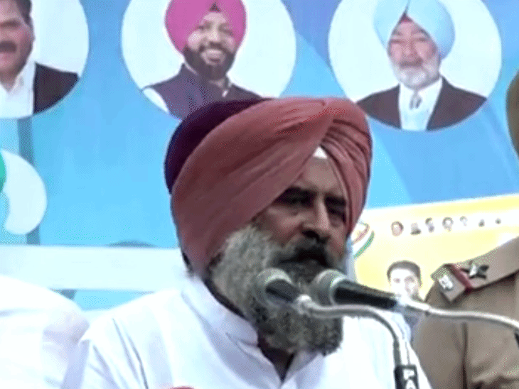 अपनी ताजपोशी समारोह में कांग्रेसियों को संबोधित करते परगट सिंह। (फाइल शॉट) - Dainik Bhaskar
