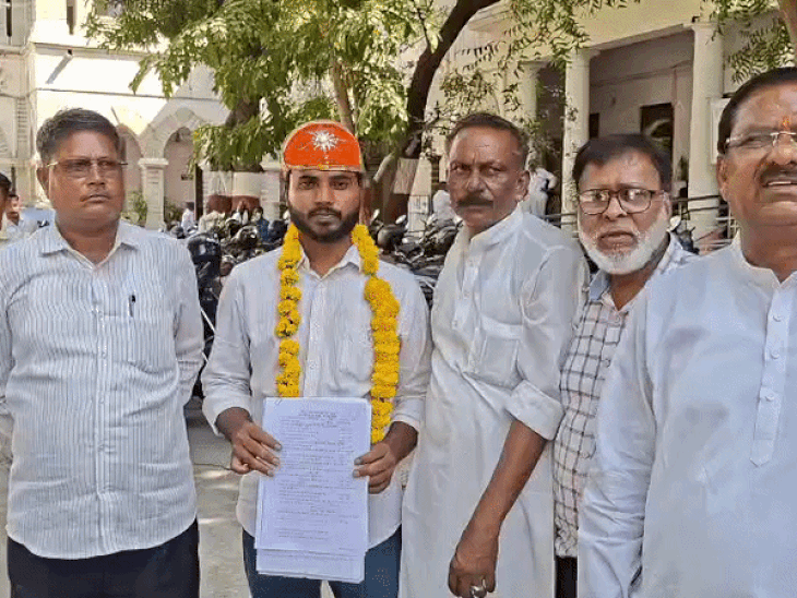 कांग्रेस के कई उम्मीदवारों ने आज पर्चा भरा।