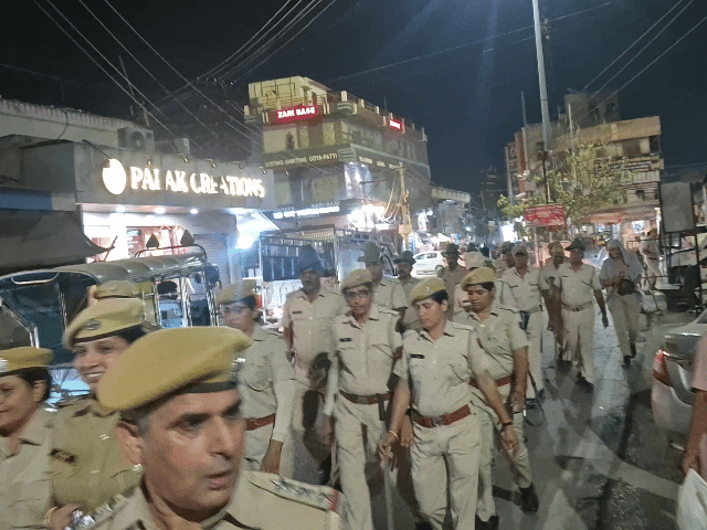शहर के मुख्य इलाकों में निकाला मार्च