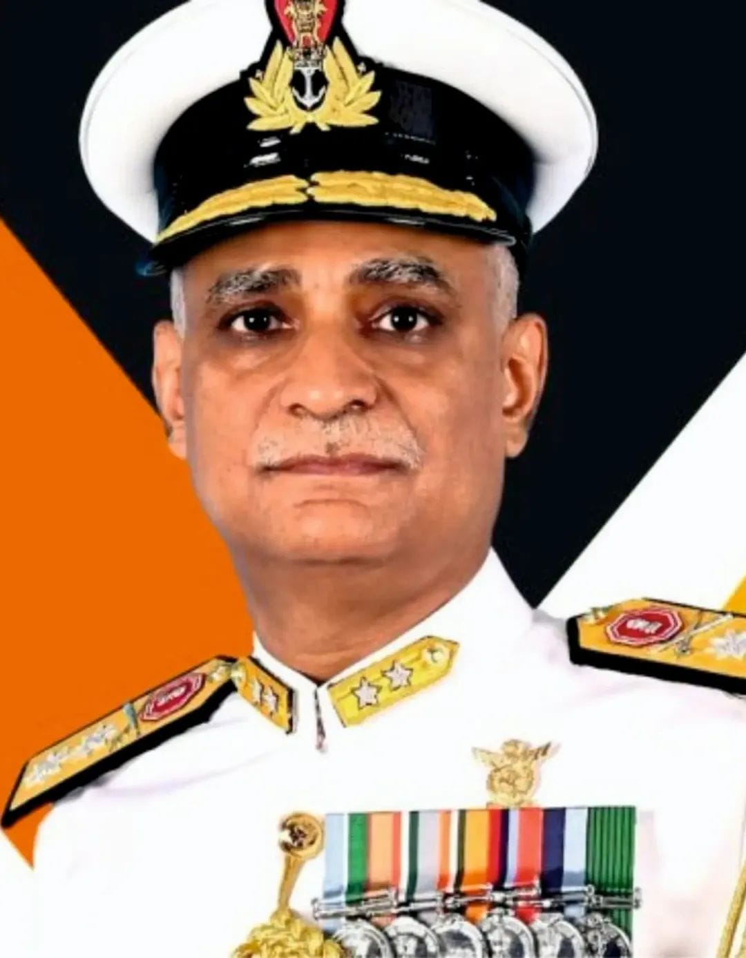 भारतीय नौसेना अकादमी, एझिमाला के प्रिंसिपल रियर एडमिरल एसएम उरूज अथर।