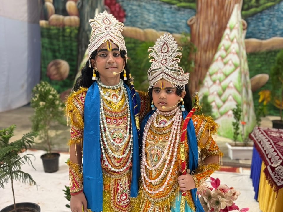 दोनों एक ही परिवार से, ताऊ-चचेरे भाई, दादा-पिता भी कर चुके रामलीला में काम|महेंद्रगढ़,Mahendragarh - Dainik Bhaskar