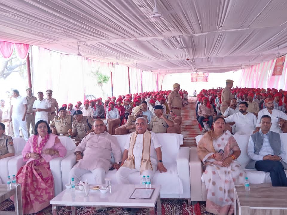 कानपुर देहात में कुल 621 ग्राम प्रहरी ग्रामीण क्षेत्रों में सुरक्षा व्यवस्था मजबूत करने में सहयोग कर रहे हैं।