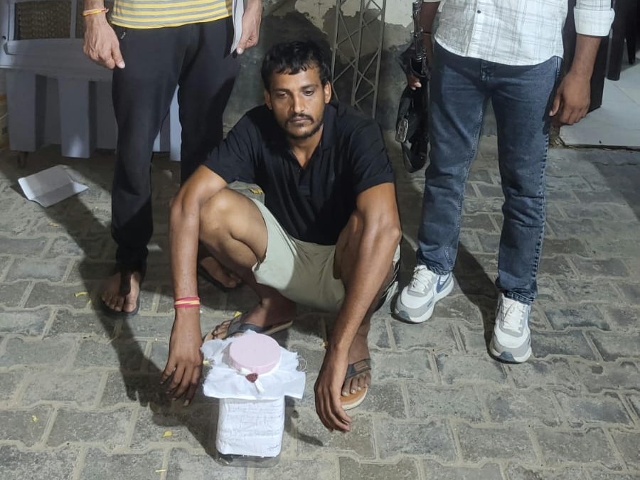 बेड में छिपाकर रखा, तलाशी में मैगजीन- कातूस भी बरामद, CIA नारनौल ने की कार्रवाई|महेंद्रगढ़,Mahendragarh - Dainik Bhaskar