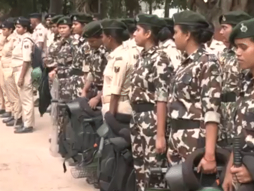 पटना में भारी संख्या में फोर्स की तैनाती की गई है।