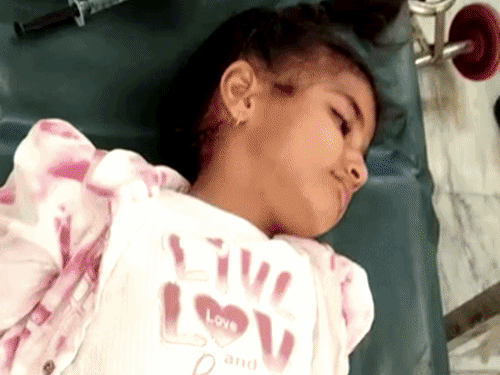 ट्रक-कार आमने-सामने भिड़े, 2 की हालत गंभीर, 9 महीने का बच्चा सुरक्षित|राजनांदगांव,Rajnandgaon - Dainik Bhaskar