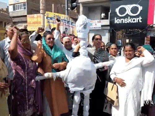 गोहाना और सोनीपत में राहुल गांधी के खिलाफ जमकर नारेबाजी की गई