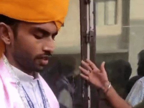 खाने से बदबू आने की शिकायत।