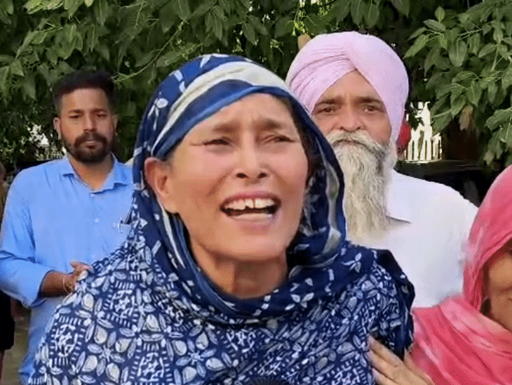 परविंदर सिंह झोटा की मां रोते हुए।