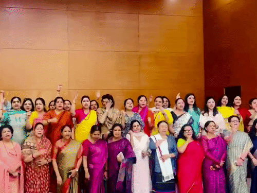 सांसद डी. पुरंदेश्वरी ने प्रतिनिधिमंडल का नेतृत्व किया। महिलाओं ने नारेबाजी की।
