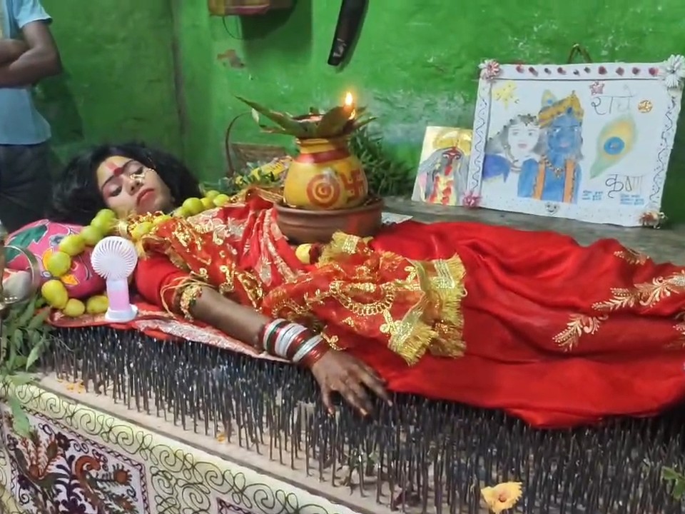 Vaishali Durga Puja Sadhana | Nisha Kumari Nail Bed Penance Video