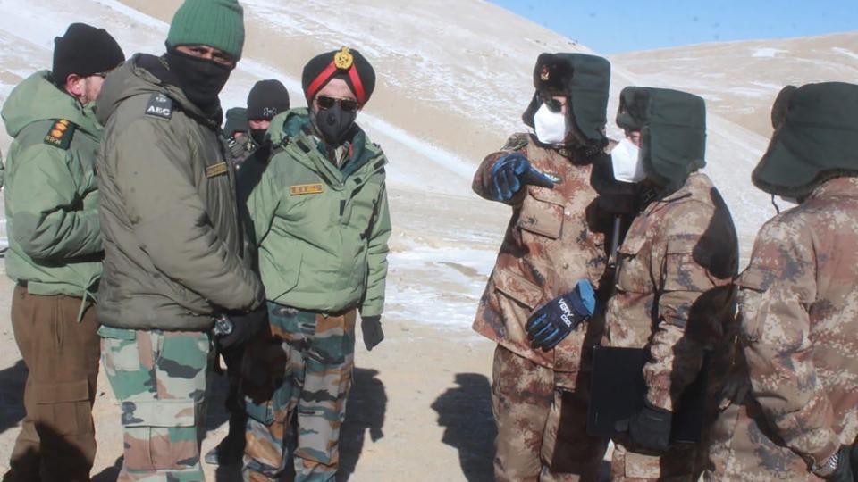 लद्दाख में भारत-चीन सीमा पर पैंगोंग झील के इलाके में दोनों देशों के सैन्य अधिकारी मिले थे। तस्वीर 10 फरवरी 2022 की है।