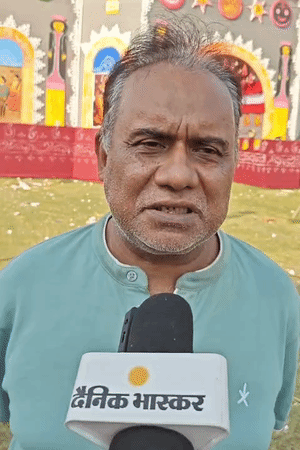 समिति के अध्यक्ष रामावतार पांडेय ने बताया कि पंडाल बनाने में करीब एक महीने का समय लगा है। इसकी सजावट में 2 हजार बांस की बल्लियों, गमछों, सूप, टोकरियों और कपड़ों का इस्तेमाल किया गया है।