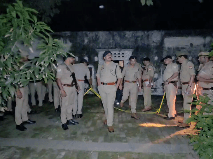 DIG अभिषेक सिंह ने बताया कि आरोपियों की गिरफ्तारी के लिए 3 टीमें बनाई गई हैं।