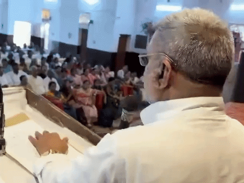 कथित अपमान की खबरों के बाद एमएलसी देवेंद्र प्रताप सिंह की कोई प्रतिक्रिया नहीं आयी है।