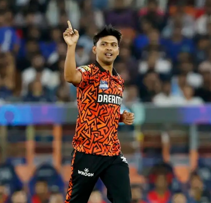जीशान ने IPL 2025 में हैदराबाद के लिए 10 मैचों में 6 विकेट लिए। 2026 के सीजन में उन्हें किसी मैच में प्लेइंग-11 में मौका नहीं मिला।