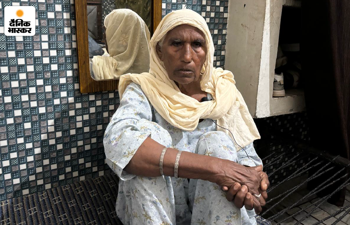 गुलजार की मां कहती है कि मेरे बेटे ने मंत्री से सवाल किया था इसलिए मरना पड़ा।