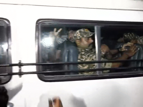 रात 3 बजे पुलिस CJP कार्यकर्ताओं के लोकर पुलिस मंदिर मार्ग पुलिस स्टेशन पहुंची।