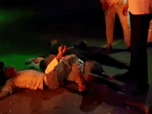 पलारी थाना क्षेत्र के घोटिया मोड़ के पास तेज रफ्तार बाइक सड़क किनारे खड़े ट्रक में जा घुसी।
