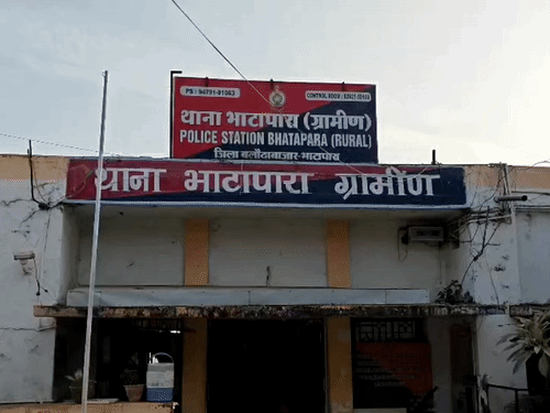 रेलवे स्टेशन से गिरफ्तार हुआ पति