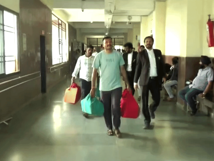 CSMCL के तत्कालीन प्रबंध संचालक अरुणपति त्रिपाठी और एजेंसी संचालक बीआर लोहिया के खिलाफ पूरक चालान पेश किया है।