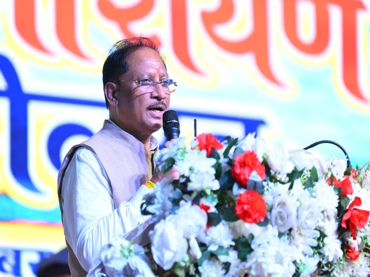 मुख्यमंत्री ने गौमाता की पूजा की और मां चित्रोत्पला गंगा की महाआरती में शामिल हुए। - Dainik Bhaskar