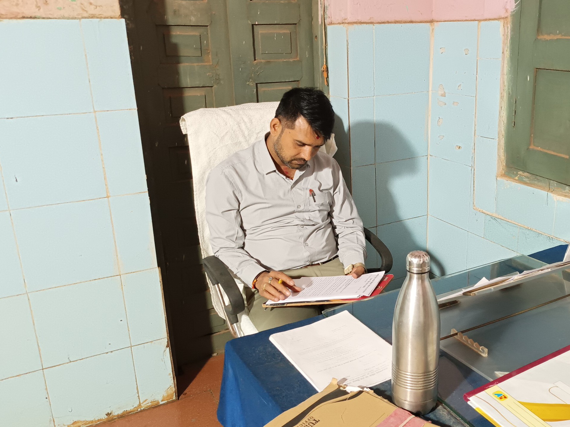 परियोजना अधिकारी रविशंकर पांडेय ने यह कार्रवाई की है। - Dainik Bhaskar
