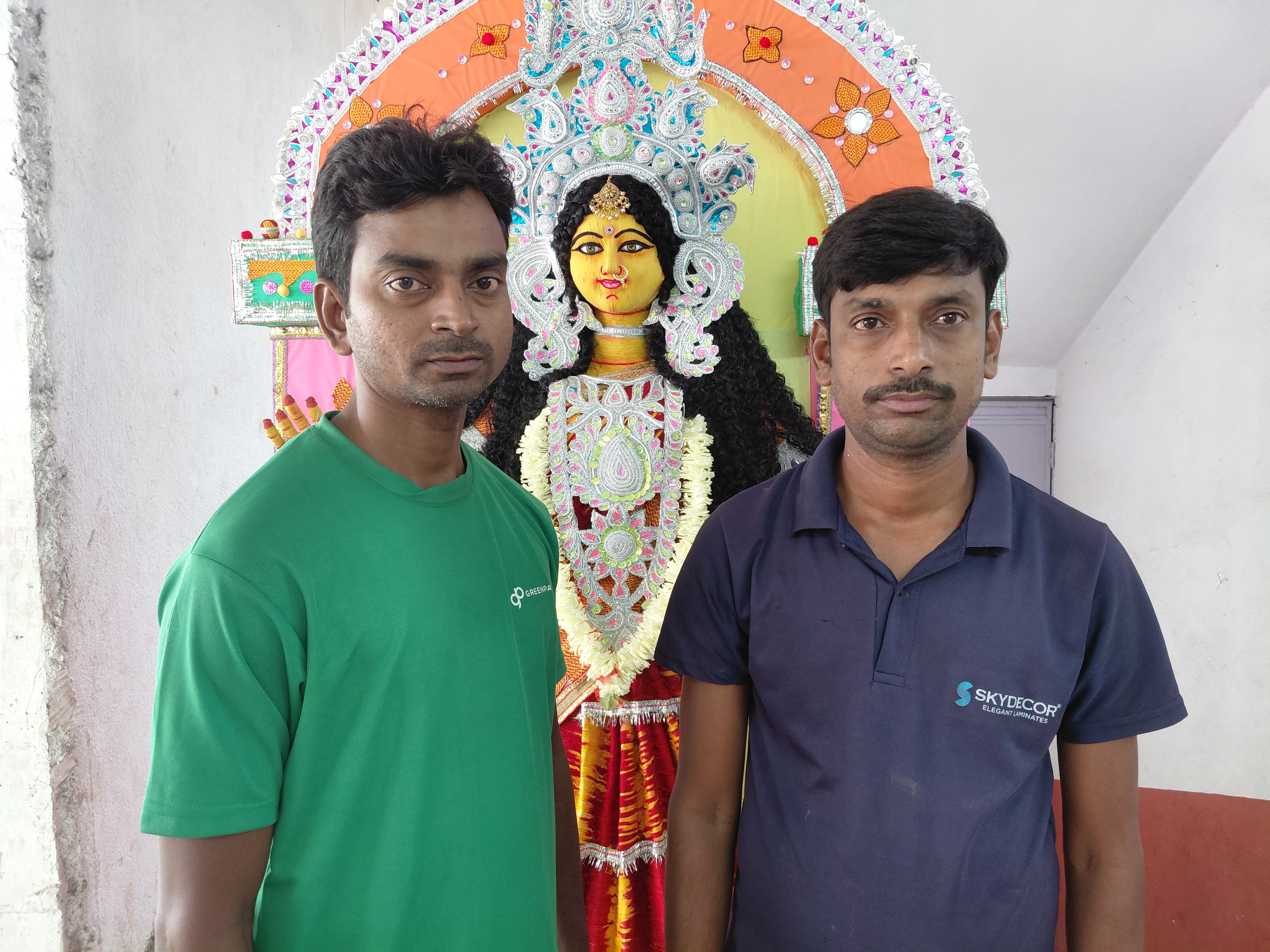 जितेंद्र पिछले 20 सालों से अनोखी दुर्गा प्रतिमाएं बनाते आ रहे हैं।