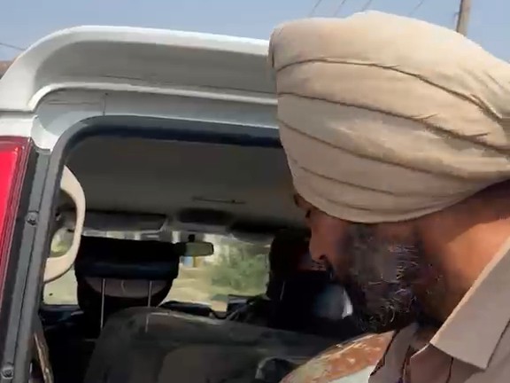 सूचना मिलने के बाद सदर थाना के एसएचओ विजयपाल सिंह ने पुलिस टीम के साथ संबंधित घर पर रेड की।