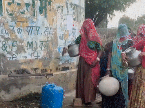 कई जगह 10 दिन में एक दिन सप्लाई, महिलाओं को रातभर जागना पड़ता है|राजस्थान,Rajasthan - Dainik Bhaskar