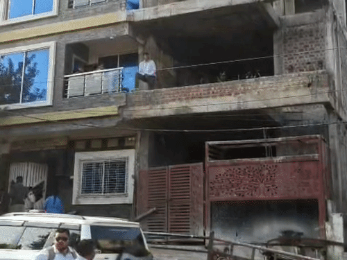देवास में कई प्रापर्टी मिली।