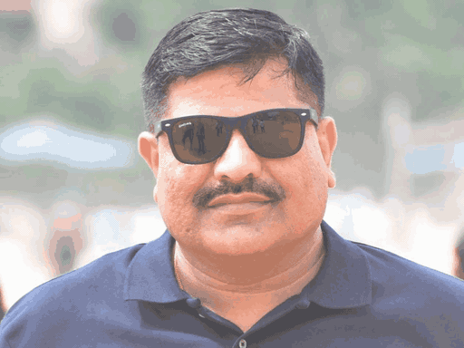 फिरोज खान, हेड कॉन्स्टेबल।