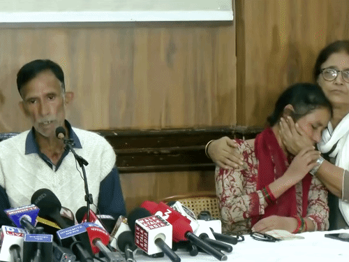 अंकिता भंडारी के माता-पिता ने गुरुवार शाम दिल्ली में प्रेस कॉन्फ्रेंस की।