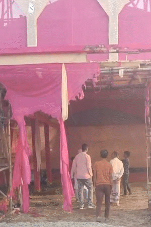 जामताड़ा जिले के चरकापहाड़ी में नवदुर्गा पूजा पंडाल में बीती देर रात आग लगने से हड़कंप मच गया।