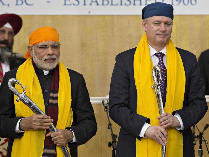 कनाडा के वैंकूवर में गुरुद्वारा खालसा दीवान में PM मोदी और तब के कनाडाई प्रधानमंत्री स्टीफन हार्पर। तस्वीर अप्रैल 2015 की है।