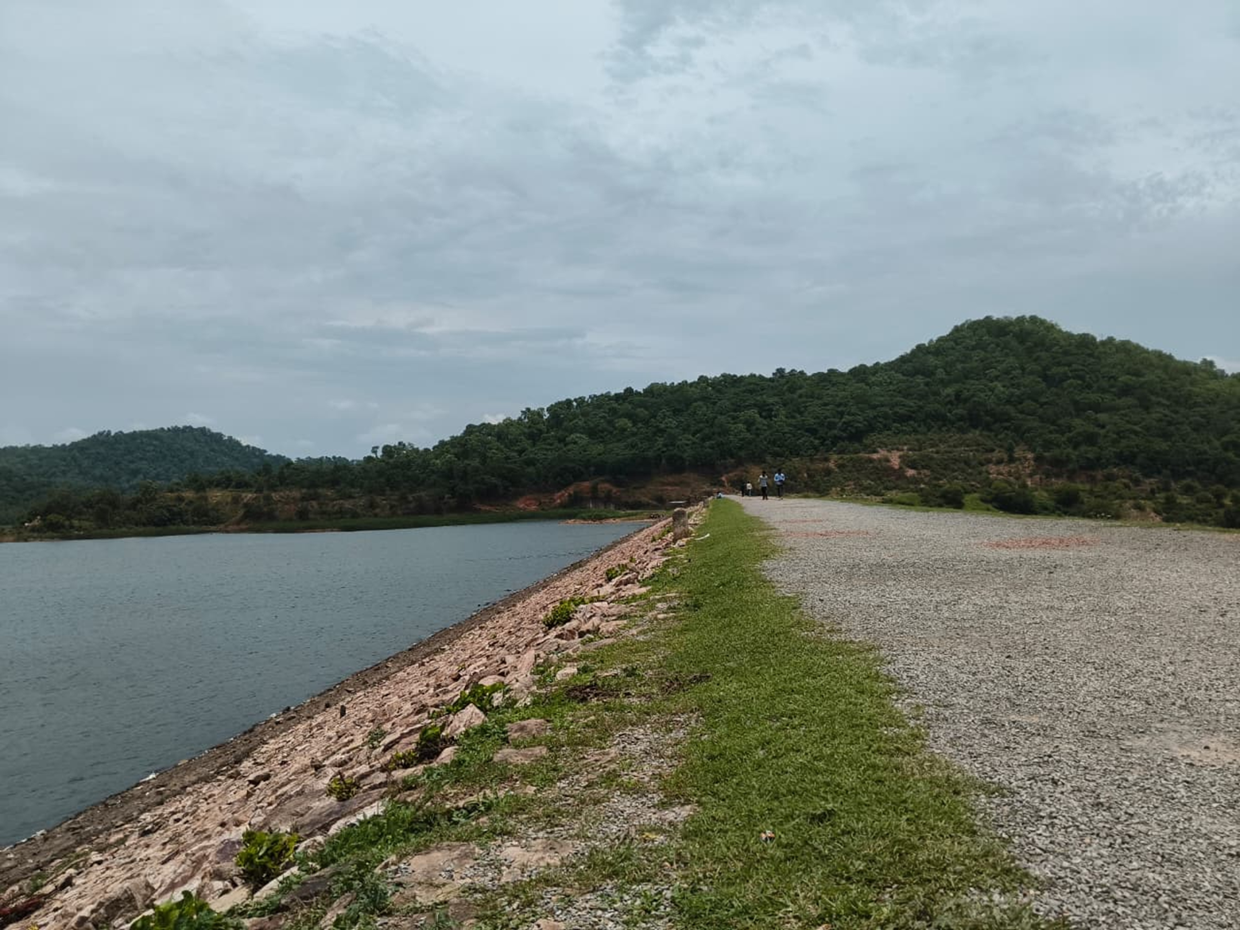 Hundreds of tourists visit Chhirpani Dam daily, need to beautify it