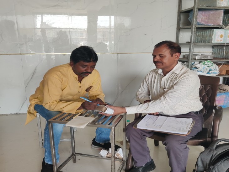 छाता स्थित क्रीमबेल इंडस्ट्रीज से आइसक्रीम का नमूना लेकर जांच के लिए भेजा