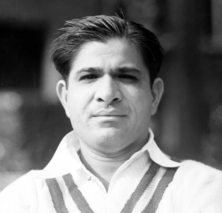 वीनू मांकड़ ने भारत के लिए 44 टेस्ट मैच खेले। उन्होंने 2109 रन बनाए और 162 विकेट लिए।