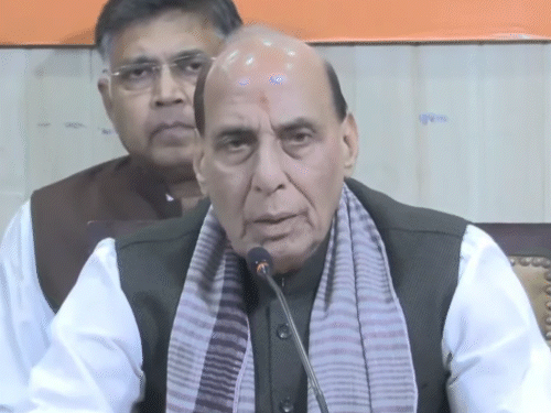 राजनाथ ने कहा- राहुल और सहयोगियों को समझना होगा कि लोकतंत्र संवैधानिक संस्थाओं को भंग करने या विकास यात्रा में रोड़ा पैदा करने का लाइसेंस नहीं है।