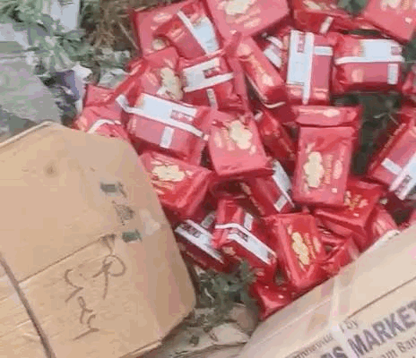 एक्सपायरी फूड प्रोडक्ट्स को नष्ट करवाया गया।