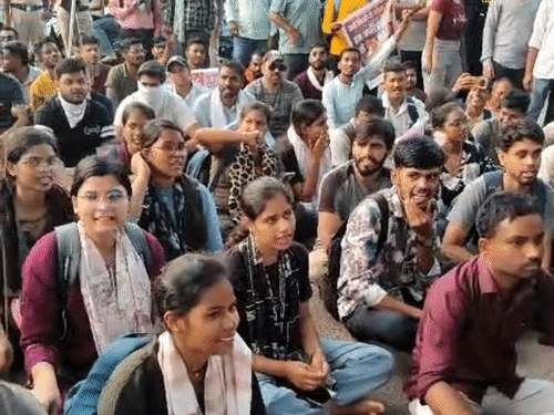 काले झंडे लेकर निकाली रैली, सरकार को सद्बुद्धि देने किया यज्ञ; आरक्षण विवाद सुलझाने की मांग|बिलासपुर (छत्तीसगढ़),Bilaspur (Chhattisgarh) - Dainik Bhaskar