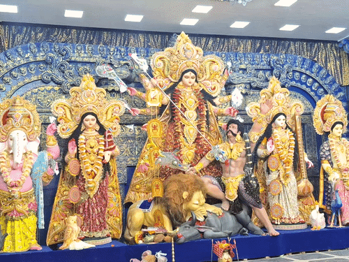 माना में षष्ठी तिथि से दुर्गा पूजा की शुरुआत होती है।
