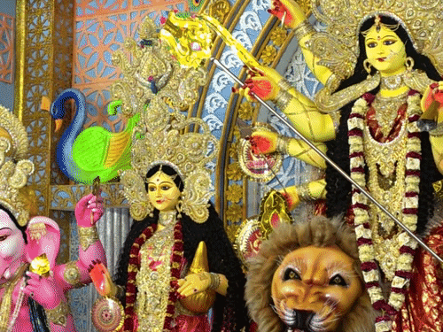वेश्यालय के स्थान से लाई गई मिट्टी से बनाई जाती है मां दुर्गा की मूर्ति।