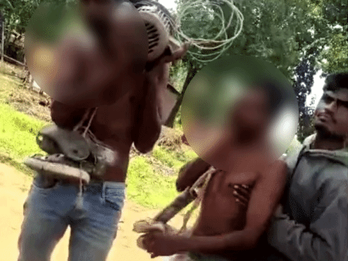 ग्रामीणों ने दोनों के साथ मारपीट भी की।