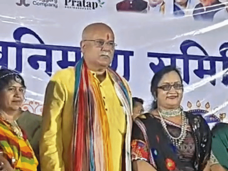 बजरंग दल और समिति के बीच विवाद के बाद भूपेश बघेल गरबा पंडाल पहुंचे।